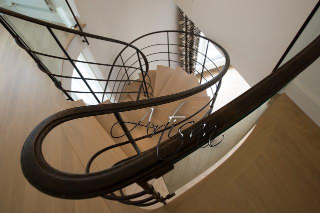 Кованая лестница в стиле модерн