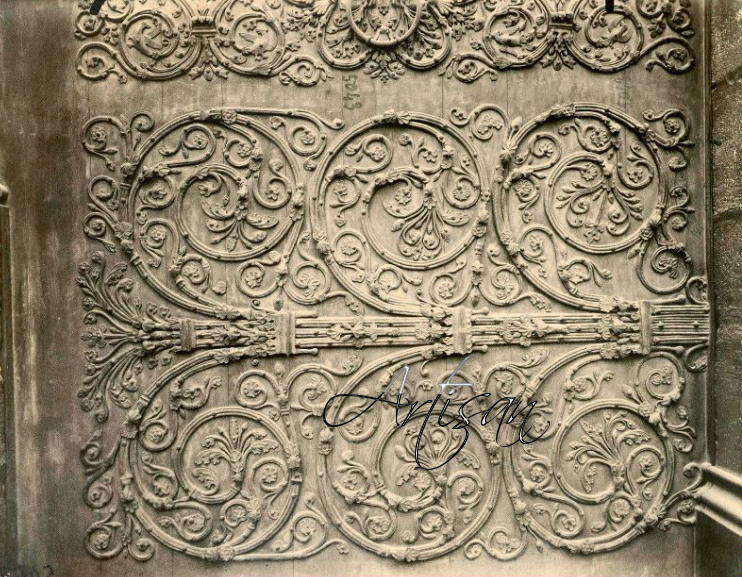 Фрагмент художественной ковки боковых дверей Нотр-дам-де-Пари